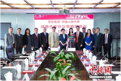 捐赠签约仪式现场。企业供图 捐赠签约仪式现场。企业供图